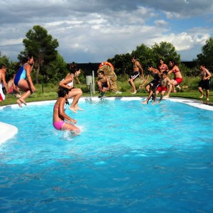 Actividades acúaticas en piscina