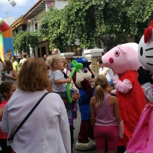 talleres creativos con globoflexia y personajes infantiles para amenizar las ferias y fiestas de pueblos